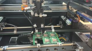 Machine de routeur de dépannage de PCB en ligne avec déchargement de PCBA sur la fraiseuse de PCB à plateau